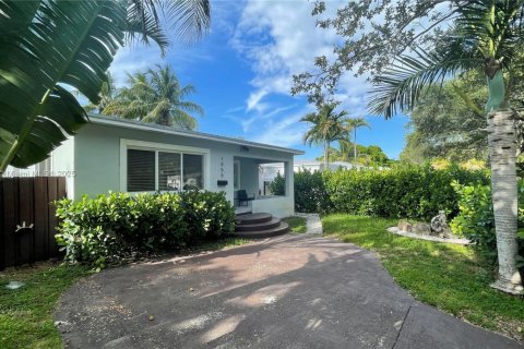 House in Hollywood, Florida 3 bedrooms, 117.34 sq.m. № 1772371 - photo 24