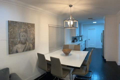 House in Hollywood, Florida 3 bedrooms, 117.34 sq.m. № 1772371 - photo 3