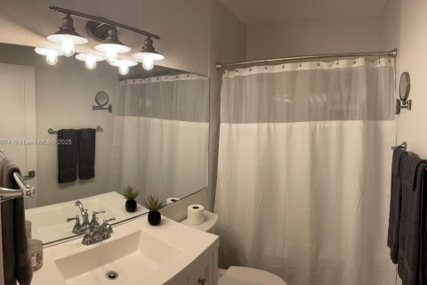 House in Hollywood, Florida 3 bedrooms, 117.34 sq.m. № 1772371 - photo 15
