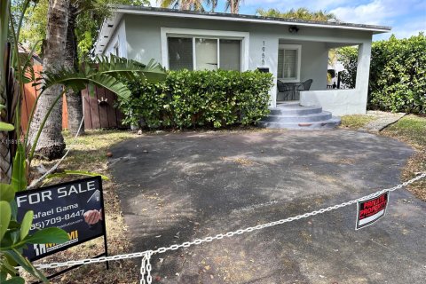 House in Hollywood, Florida 3 bedrooms, 117.34 sq.m. № 1772371 - photo 4