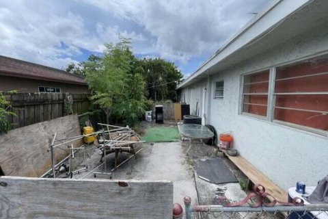 Immobilier commercial à vendre à Lake Worth, Floride: 234.11 m2 № 2439175 - photo 3