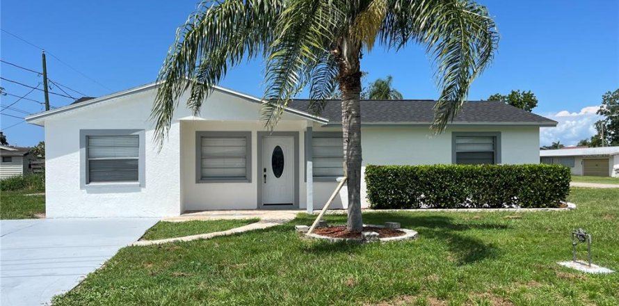 House in Palmetto, Florida 3 bedrooms, 124.21 sq.m. № 1899931