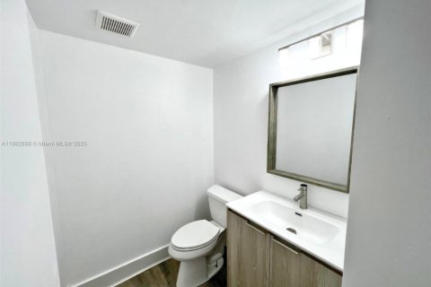Condominio en venta en Pembroke Pines, Florida, 1 dormitorio, 75.34 m2 № 1932376 - foto 6