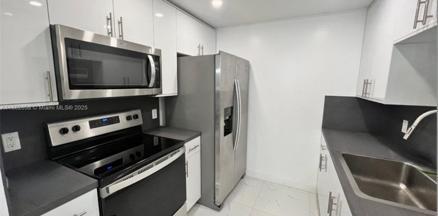 Condominio en Pembroke Pines, Florida, 1 dormitorio № 1932376