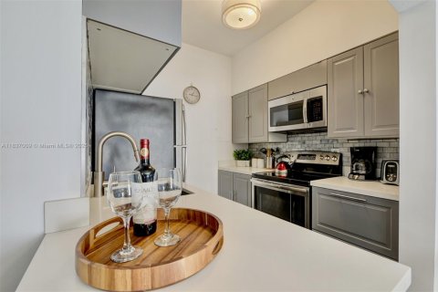 Condominio en venta en Miami Beach, Florida, 39.02 m2 № 1821661 - foto 12