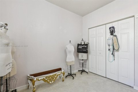 House in Cutler Bay, Florida 5 bedrooms, 270.9 sq.m. № 1954628 - photo 22