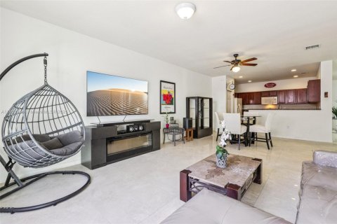 House in Cutler Bay, Florida 5 bedrooms, 270.9 sq.m. № 1954628 - photo 9