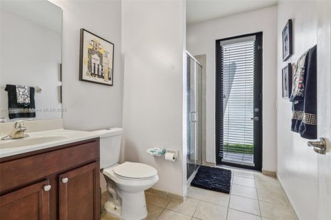 House in Cutler Bay, Florida 5 bedrooms, 270.9 sq.m. № 1954628 - photo 18