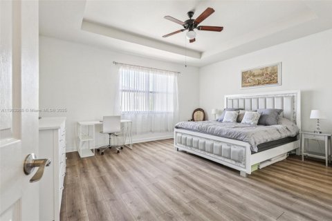 House in Cutler Bay, Florida 5 bedrooms, 270.9 sq.m. № 1954628 - photo 24