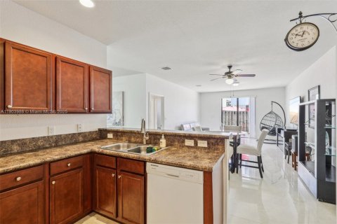 House in Cutler Bay, Florida 5 bedrooms, 270.9 sq.m. № 1954628 - photo 16