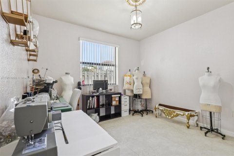 House in Cutler Bay, Florida 5 bedrooms, 270.9 sq.m. № 1954628 - photo 21