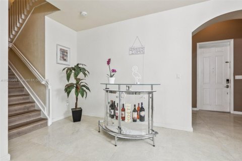 House in Cutler Bay, Florida 5 bedrooms, 270.9 sq.m. № 1954628 - photo 5