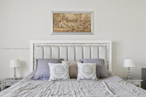 House in Cutler Bay, Florida 5 bedrooms, 270.9 sq.m. № 1954628 - photo 27