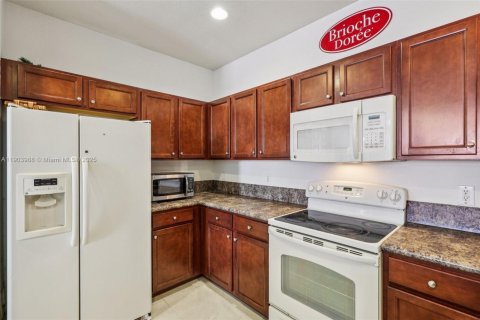 House in Cutler Bay, Florida 5 bedrooms, 270.9 sq.m. № 1954628 - photo 17