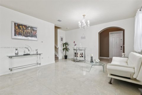 House in Cutler Bay, Florida 5 bedrooms, 270.9 sq.m. № 1954628 - photo 7