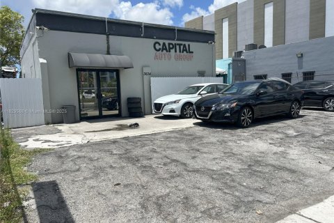Propiedad comercial en venta en Miami, Florida № 1934135 - foto 3