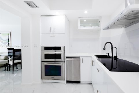 Condominio en alquiler en Fort Lauderdale, Florida, 1 dormitorio, 80.82 m2 № 1953205 - foto 15