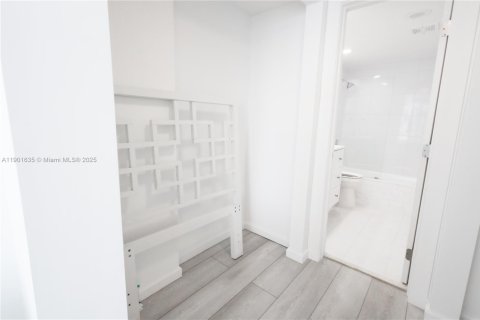 Condominio en alquiler en Fort Lauderdale, Florida, 1 dormitorio, 80.82 m2 № 1953205 - foto 19