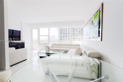 Condominio en alquiler en Fort Lauderdale, Florida, 1 dormitorio, 80.82 m2 № 1953205 - foto 13