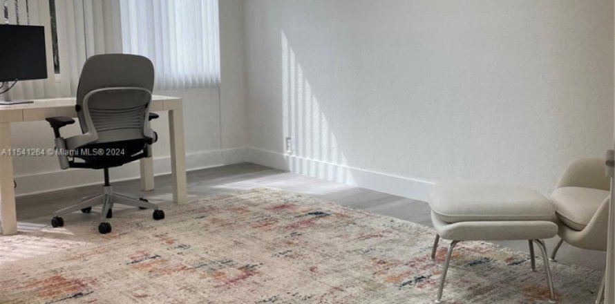 Oficina en Coral Gables, Florida № 1048018