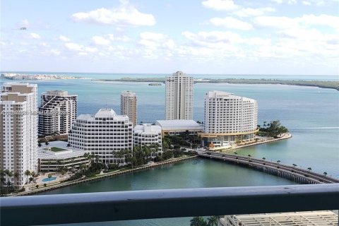 Condo in Miami, Florida, 2 bedrooms № 2086395 - photo 2
