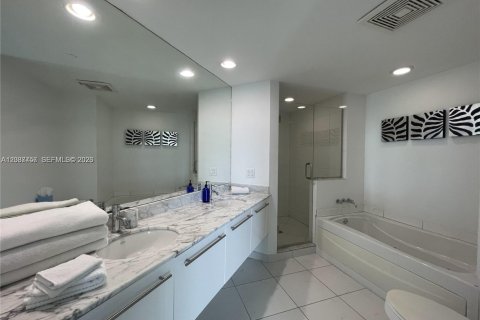 Condo in Miami, Florida, 2 bedrooms № 2086395 - photo 5