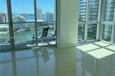 Condo in Miami, Florida, 2 bedrooms № 2086395 - photo 3