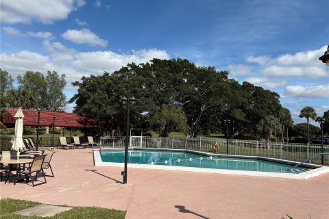 Купить кондоминиум в Лодерхилл, Флорида 2 спальни, 106.65м2, № 1976118 - фото 13