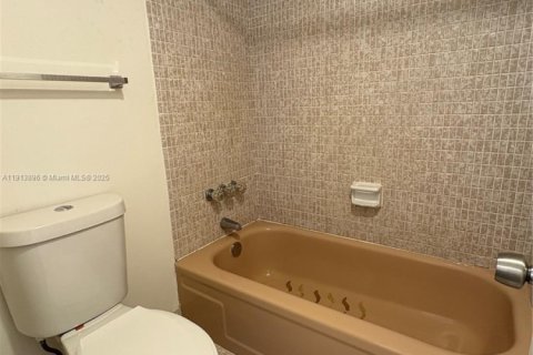 Купить кондоминиум в Лодерхилл, Флорида 2 спальни, 106.65м2, № 1976118 - фото 7