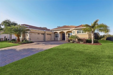 House in Davenport, Florida 4 bedrooms, 292.18 sq.m. № 2112276