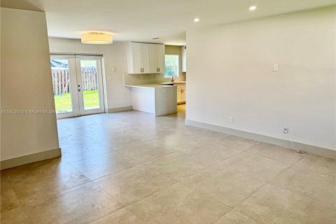 Villa ou maison à vendre à Pompano Beach, Floride: 2 chambres, 99.13 m2 № 1872392 - photo 4