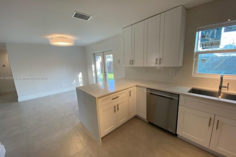 Villa ou maison à vendre à Pompano Beach, Floride: 2 chambres, 99.13 m2 № 1872392 - photo 9