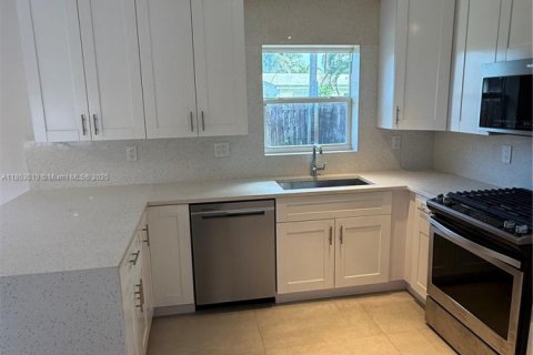 Villa ou maison à vendre à Pompano Beach, Floride: 2 chambres, 99.13 m2 № 1872392 - photo 7