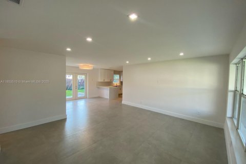 Villa ou maison à vendre à Pompano Beach, Floride: 2 chambres, 99.13 m2 № 1872392 - photo 5