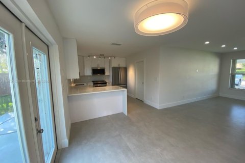 Villa ou maison à vendre à Pompano Beach, Floride: 2 chambres, 99.13 m2 № 1872392 - photo 11