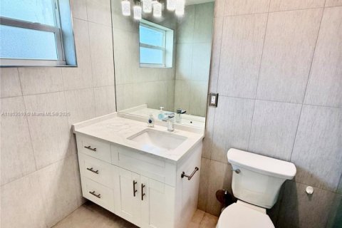 Villa ou maison à vendre à Pompano Beach, Floride: 2 chambres, 99.13 m2 № 1872392 - photo 16