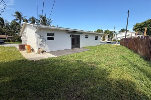 Villa ou maison à vendre à Pompano Beach, Floride: 2 chambres, 99.13 m2 № 1872392 - photo 20