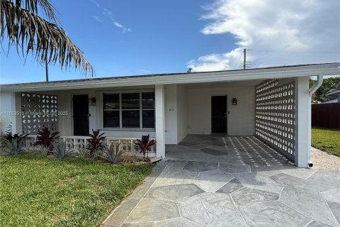 Villa ou maison à vendre à Pompano Beach, Floride: 2 chambres, 99.13 m2 № 1872392 - photo 2