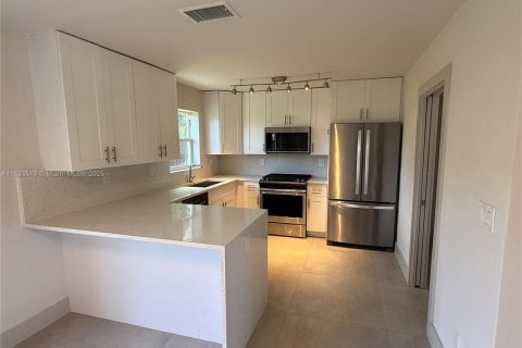 Villa ou maison à vendre à Pompano Beach, Floride: 2 chambres, 99.13 m2 № 1872392 - photo 8
