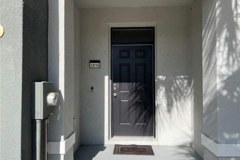 Townhouse in Brandon, Florida 3 bedrooms, 158.58 sq.m. № 1915209 - photo 3
