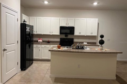 Townhouse in Brandon, Florida 3 bedrooms, 158.58 sq.m. № 1915209 - photo 6