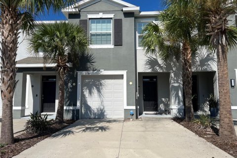 Townhouse in Brandon, Florida 3 bedrooms, 158.58 sq.m. № 1915209 - photo 1