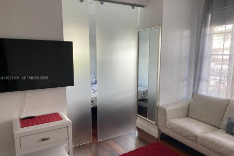 Appartement à louer à Miami Beach, Floride: 1 chambre, 41.9 m2 № 1985950 - photo 2