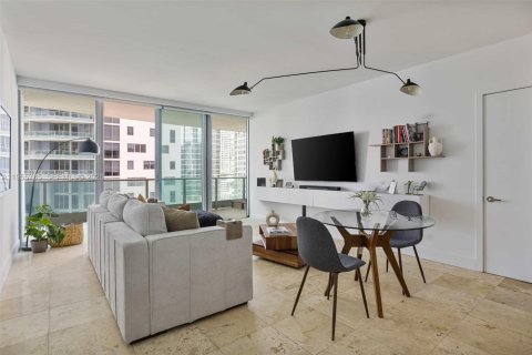 Condominio en Miami, Florida, 1 dormitorio  № 2011392