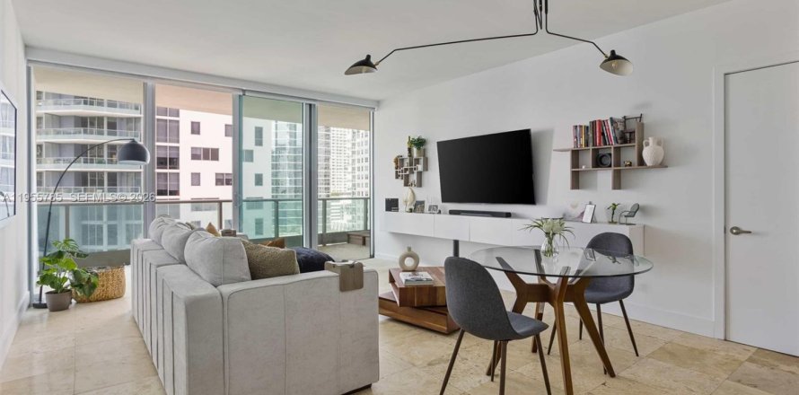 Condominio en Miami, Florida, 1 dormitorio  № 2011392