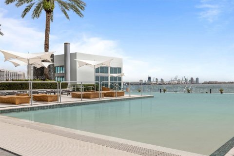 Condominio en venta en Miami, Florida, 1 dormitorio, 83.15 m2 № 2011392 - foto 24