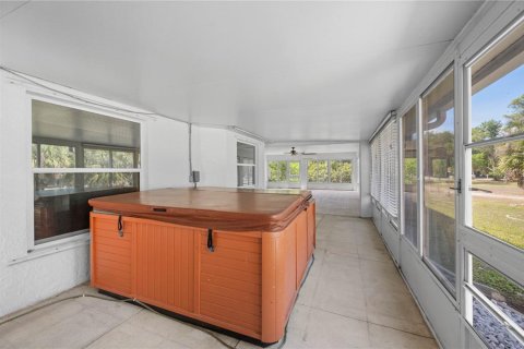House in North Port, Florida 3 bedrooms, 217.39 sq.m. № 2143082 - photo 9