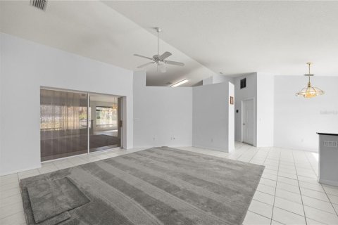 House in North Port, Florida 3 bedrooms, 217.39 sq.m. № 2143082 - photo 3