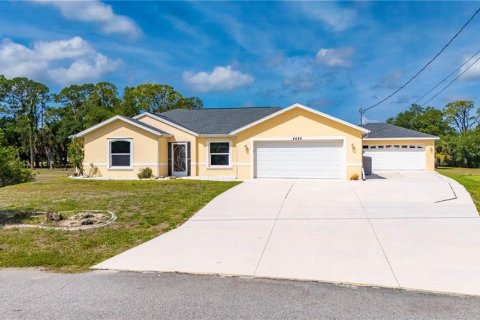 House in North Port, Florida 3 bedrooms, 217.39 sq.m. № 2143082 - photo 2