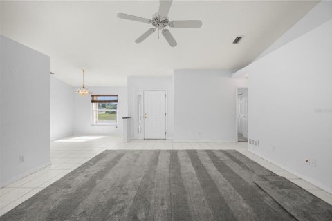 House in North Port, Florida 3 bedrooms, 217.39 sq.m. № 2143082 - photo 11